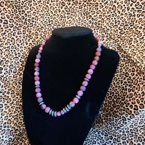 Vintage Costume Jewelry Necklace pink stones/beads.